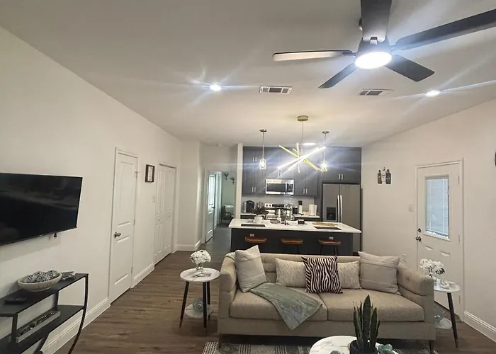 The Elizabeth At Panther Apartment *